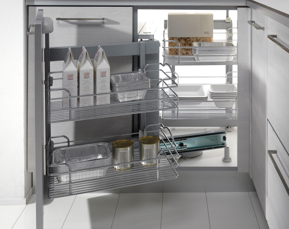 Dynamic Corner Pull Out