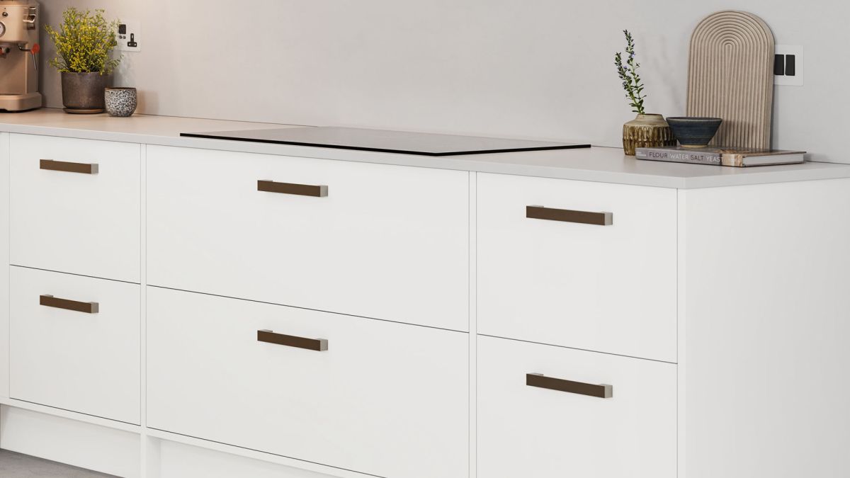 Alpine White|#fefff9
